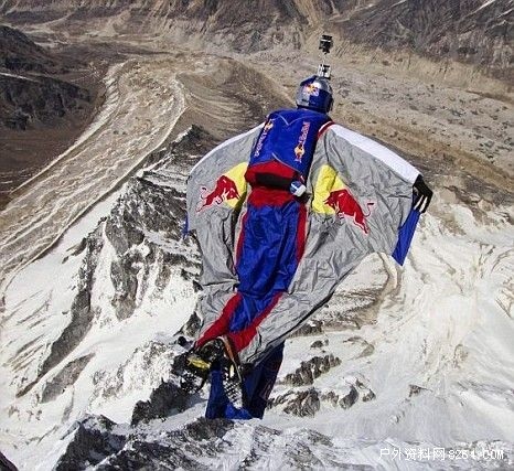 极致刺激！模拟跳伞游戏，征服高山风景！