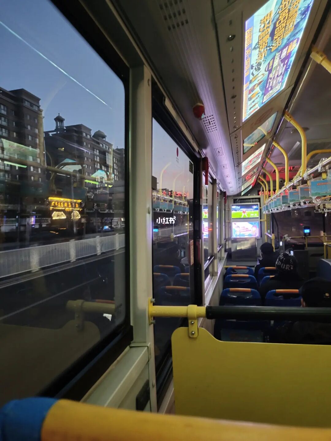 穿越繁华城市，体验公交车模拟器！