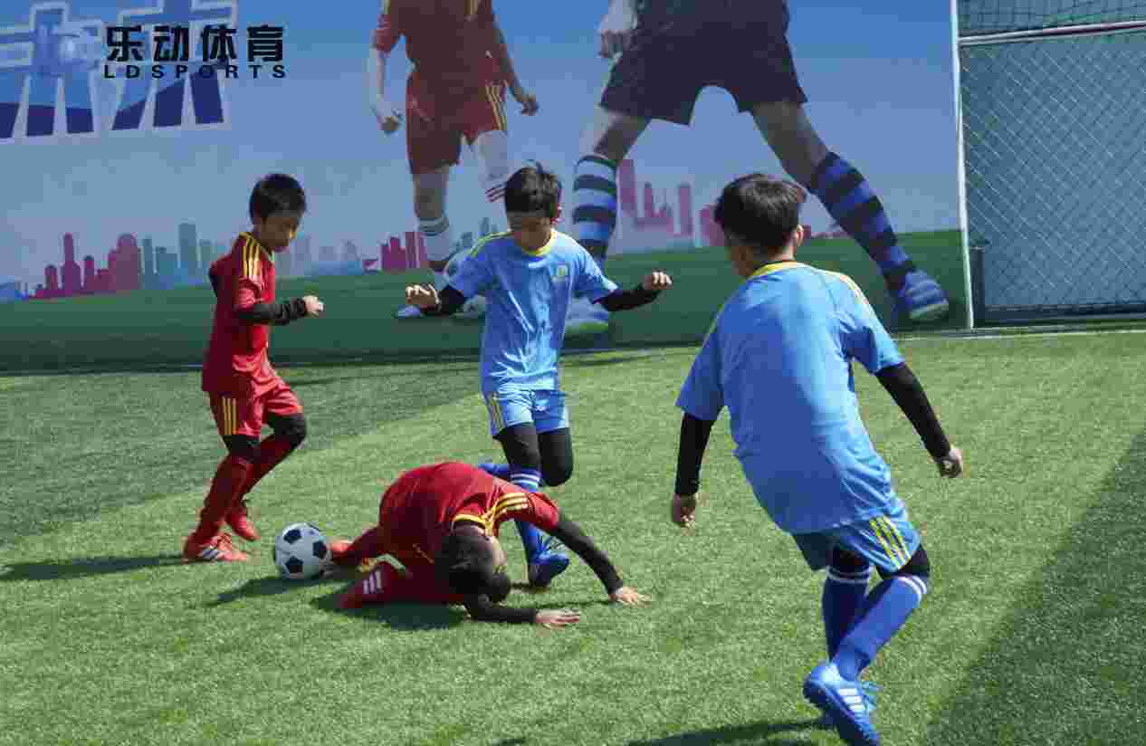 在线玩足球游戏，体验激烈对抗的虚拟赛场