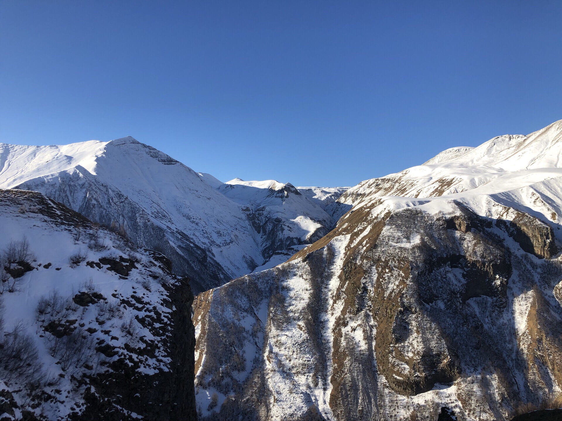 我愿意陪你翻过雪山穿越戈壁是什么歌_过雪山草地合唱_水瓶男愿意陪你聊很久