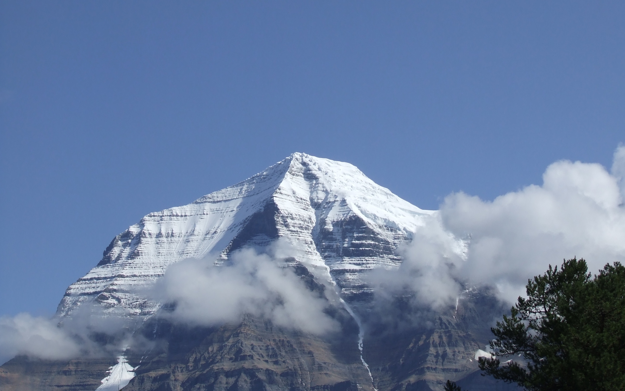 原神龙脊雪山：摄影师记录壮丽山峰，感受神奇之美
