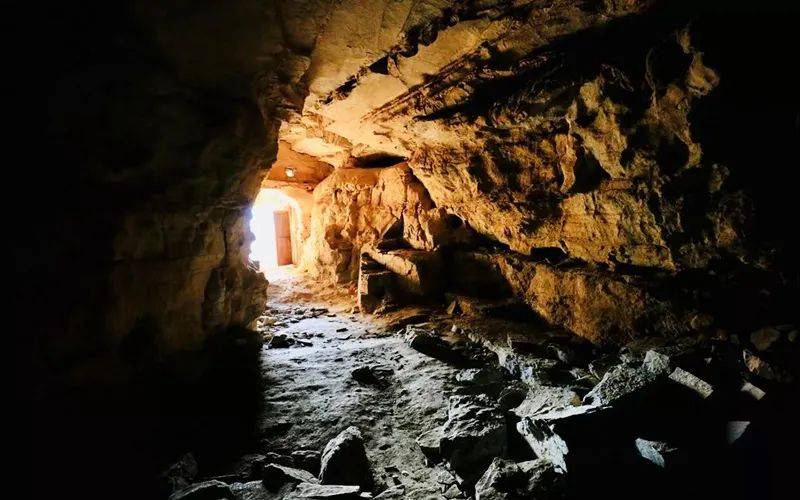 穴界风云-神秘洞穴探险：古城遗迹惊现，文明宝藏大揭秘