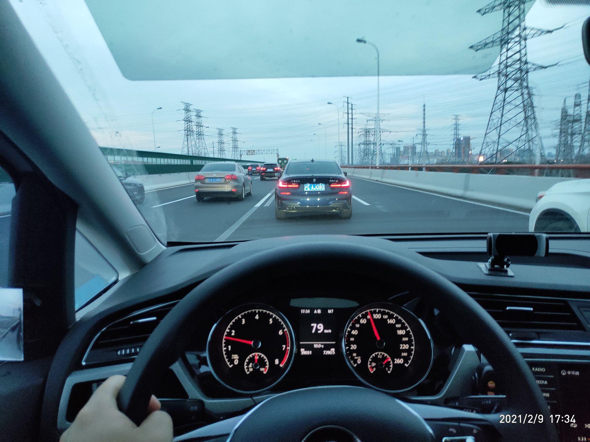 游戏模拟开车苹果手机-开车游戏玩出真技，现实驾驶也能轻松上手