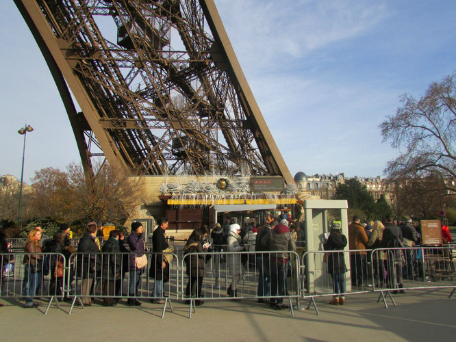 巴黎凯旋门：历史与壮丽的360度全景体验