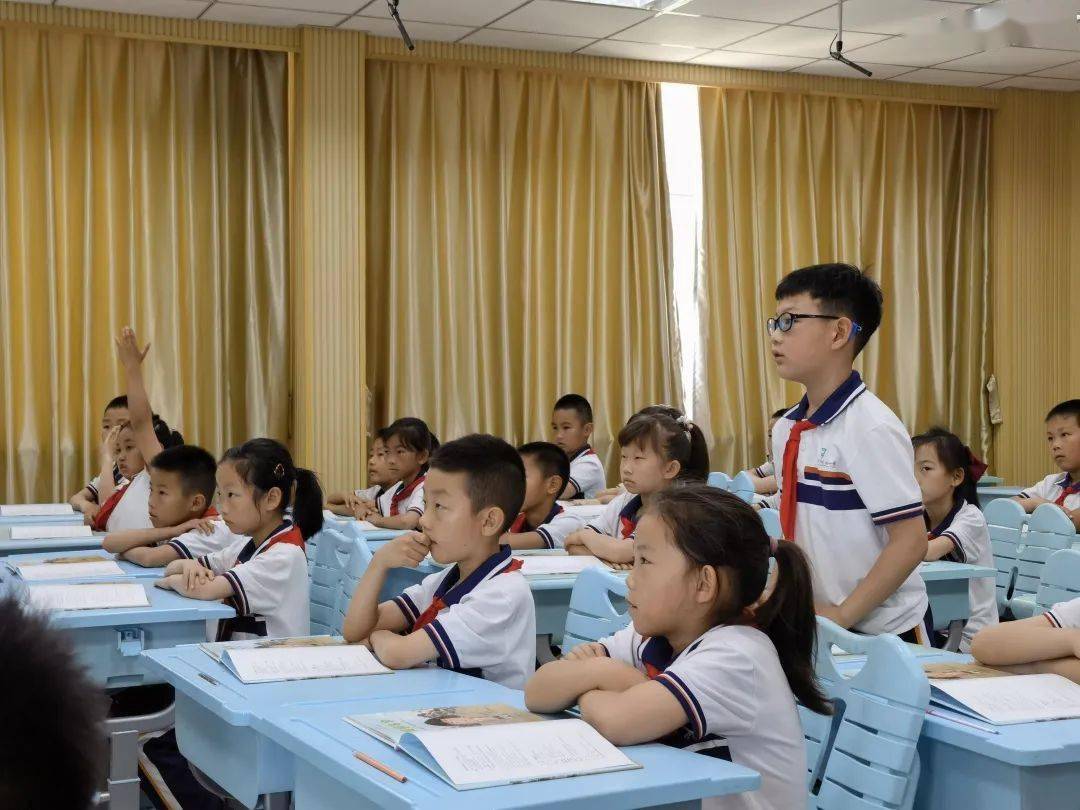 学生玩手机游戏上课违法吗_上课玩手机违反了什么_上课玩手机犯法