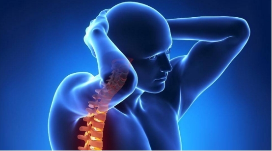 玩手机打游戏颈椎疼头疼-手机游戏的普及带来颈椎和头疼问题，医学专家警示长时间低头操作的危害
